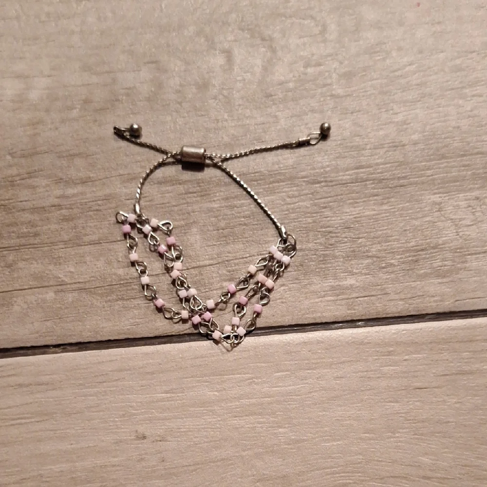 🍦Silver and Pink Beaded Bracelet🐬